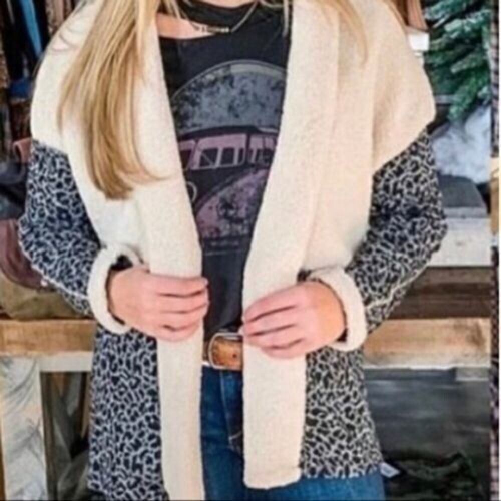 THML Cardigan Sweater Womens Large Gray Black Leopard Print Sherpa Open Front